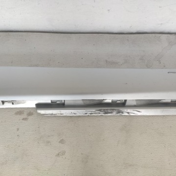 VOLVO V40 II 2016 ЦВЕТ ПАНЕЛИ FRIGHT 711