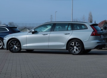 Volvo V60 II  2024 Volvo V60 2,0T 177 aut Hak Ogrz,Kier.+4xFotele Kamera DVD DAB NFC perła TOP, zdjęcie 35