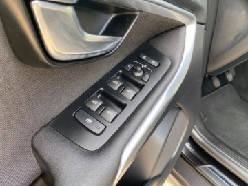 Volvo V40 II Hatchback Facelifting 2.0 D2 120KM 2017 Volvo V40 CROSS COUNTRY LEDY NAWIGACJA PARKTRONIC KLIMA PODGRZEWANE FOTELE, zdjęcie 12