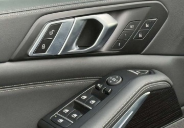 BMW X5 G05 M SUV Facelifting 4.4 M60i 530KM 2024 BMW X5 M Salon PL M Sport Hak 360 Gwarancja Bezwypadkowy FVAT23, zdjęcie 24