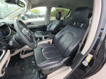 Chrysler Pacifica II 2023 Chrysler Pacifica Touring L 2023 3.6 Benzyna 287KM, zdjęcie 5