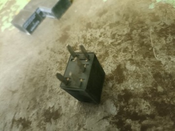 KIA MAGENTIS 2 06-09 RELÉ 95225-38300