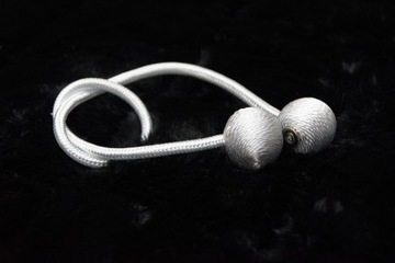 МАГНИТНАЯ КРЫШКА ПРЯЖКА КРЕПЛЕНИЕ ШТОР БЕЛАЯ