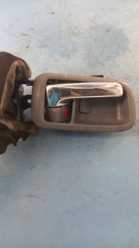 KLAMKA WEW.PRAWA PRZÓD TOYOTA PREVIA 01R