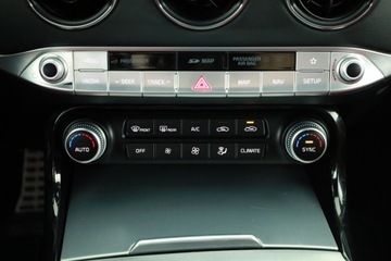 Kia Stinger Liftback 3.3 T-GDi 370KM 2018 Kia Stinger 3.3 T-GDI, Salon Polska, Serwis ASO, zdjęcie 13