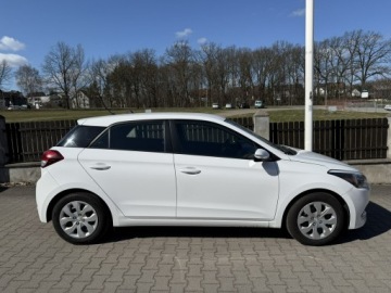 Hyundai i20 I Hatchback 5d Facelifting 1.2 DOHC 85KM 2015 Hyundai i20 1,3 benzyna 85 ps ładny ,świeżo, zdjęcie 5