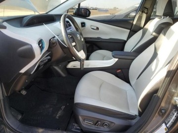 Toyota Prius IV Hatchback 1.8 Hybrid 122KM 2017 Toyota Prius 2017, 1.8L, po gradobiciu, zdjęcie 6