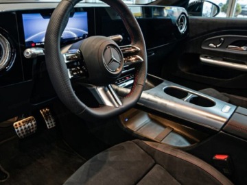 Mercedes CLA C118/X118 2025 MERCEDES-BENZ CLA 200 AMG Line Sedan 1.5 (163KM) 2025, zdjęcie 5