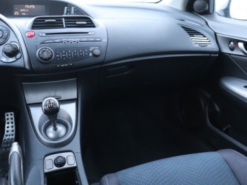 Honda Civic VIII Hatchback 3d 1.4 i-VTEC 100KM 2009 Honda Civic 1.4 i-VTEC, Klima, Klimatronic, zdjęcie 7