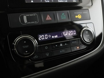 Mitsubishi Outlander III SUV Facelifting 2015 2.0 MIVEC 150KM 2016 Mitsubishi Outlander kamera grzane fotele tempomat, zdjęcie 24