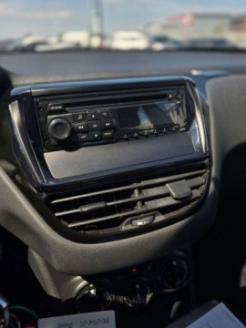 Peugeot 208 I Hatchback 3d 1.2 VTI 82KM 2013 Peugeot 208 1.2 VTi Active 1.2 Benzyna 82KM, zdjęcie 8