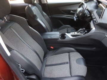 Peugeot 3008 II Crossover 1.5 BlueHDI 130KM 2018 Peugeot 3008 1.5 BlueHDi, Salon Polska, zdjęcie 8