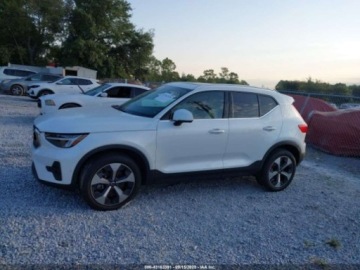 Volvo XC40 2023 Volvo XC 40 B5 Plus Bright Theme 2023 2.0l 2.0 Benzyna 247KM, zdjęcie 2