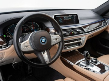 BMW Seria 7 G70 2022 BMW 745 PY13616#745Le xDrive Ambient K.cofania, zdjęcie 5