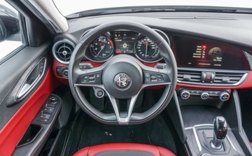 Alfa Romeo Giulia II Sedan 2.0 Turbo 200KM 2018 Alfa Romeo Giulia Alfa Romeo Giulia 2,0 201 KM 2.0 Benzyna 200KM, zdjęcie 9
