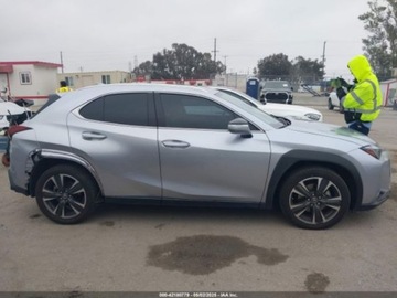 Lexus UX 2023 Lexus UX 250H 2023 2.0l 2.0 Hybryda 181KM, zdjęcie 6