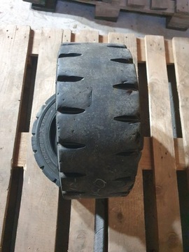 Сплошная шина 18x7-8 (180/70-8) Solideal XTREME