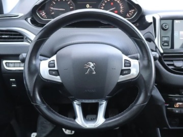 Peugeot 2008 I SUV Facelifting 1.2 PureTech 130KM 2016 Peugeot 2008 1.2 PureTech, Salon Polska, zdjęcie 16