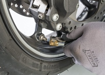 Pistolet do pompowania kół opon HAZET z manometrem