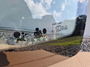 RENAULT CLIO 2 FACELIFT - SKLO (OKNO) PŘEDNÍ ČELNÍ + ZRCÁTKO