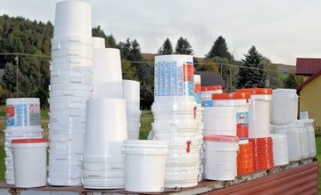 Прочное пластиковое ведро 30 л для дождевой воды.