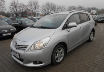 Toyota Verso Minivan 2.0 D-4D 126KM 2010 Toyota Verso Toyota Verso 2.0 Diesel 127 KM 7 miejsc 2.0 Diesel 127KM