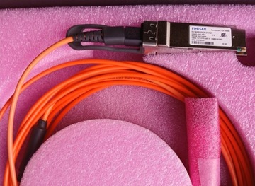 Finisar 40G QSFP+ to 4xSFP+ Aktywny - AOC . 4/8/10Gb FC, InfiniBand