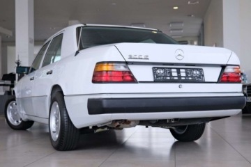 Mercedes W124 Sedan 2.0 118KM 1991 Mercedes-Benz W124 (1984-1993) 2.0 Benzyna 118KM, zdjęcie 11