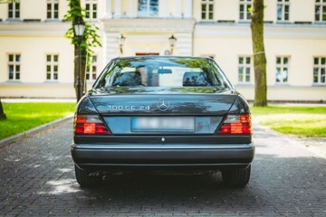 Mercedes W124 Coupe 3.0 24V 220KM 1990 MERCEDES-BENZ 300 CE W124 | 1990 | 132 000 km, zdjęcie 4