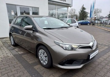Toyota Auris II Hatchback 5d Facelifting 1.6 Valvematic 132KM 2016 Toyota Auris 1,6 16V 132kM Klimatronik,Opony zimowe,Salon Polska 1.6 132KM, zdjęcie 1