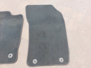 AUDI A1 DYWANIKI PODŁOGI WYCIERACZKI 8X0864450 8X1863691A EUROPA KOMPLET