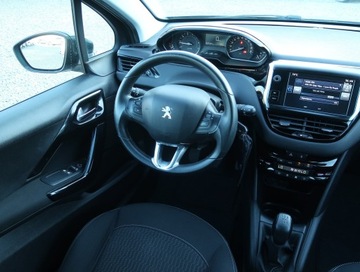 Peugeot 208 I Hatchback 5d Facelifting 1.2 PureTech 82KM 2016 Peugeot 208 1.2 PureTech, Salon Polska, zdjęcie 6