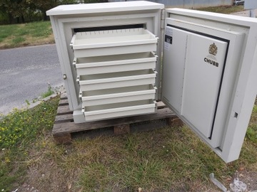 Очень прочная металлическая полка, грузоподъемность 280 x 95 x 60, полки 150 кг, 8 полок.