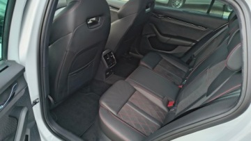Skoda Octavia IV RS Kombi 2.0 TDI SCR 200KM 2022 Skoda Octavia Combi RS 2.0TDI 200KM Hak Panorama M, zdjęcie 11