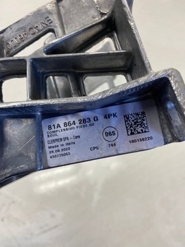 AUDI Q2 LOKETNÍ OPĚRKA PŘEDNÍ KŮŽE STOJAN 81A864283G PĚKNÝ