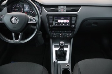 Skoda Octavia III Kombi 2.0 TDI 150KM 2016 Skoda Octavia 2.0 TDI, Salon Polska, Xenon, zdjęcie 11