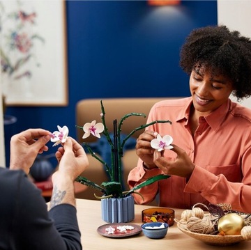 LEGO ICONS ЦВЕТОК ОРХИДЕИ В ГОРШКЕ, УКРАШЕНИЕ БУКЕТА