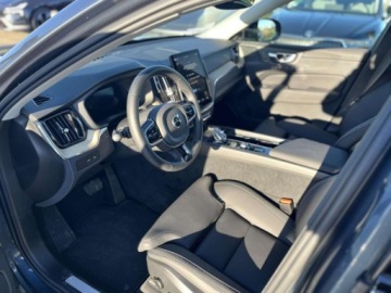 Volvo XC60 II 2025 VOLVO XC60 B5 AWD Ultra Dark Suv 2.0 (250KM) 2025, zdjęcie 5