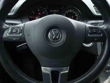 Volkswagen Passat B7 Variant 2.0 TDI CR DPF BlueMotion 140KM 2013 VW Passat 2.0 TDI, Salon Polska, DSG, Navi, Xenon, zdjęcie 18