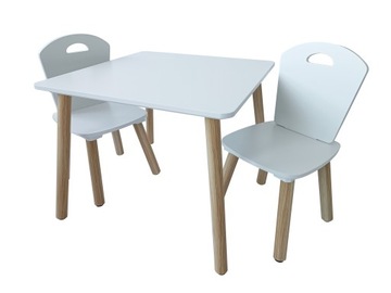 Комплект детский стол и 2 стула.