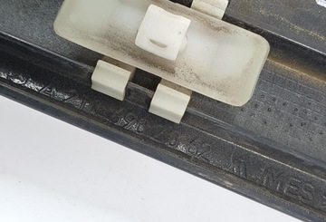 LIŠTA DVEŘE PRAVÝ PŘEDNÍ 040 MERCEDES W211