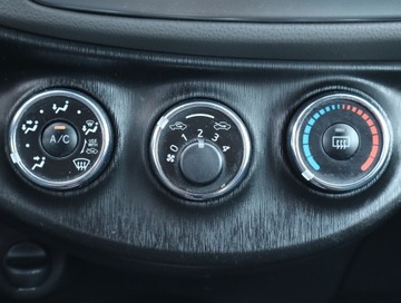 Toyota Yaris III Hatchback 5d 1.0 VVT-i 69KM 2012 Toyota Yaris 1.0 VVT-i, Salon Polska, Klima, zdjęcie 13