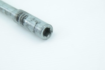 SUZUKI DL 650 V-STROM 04-11 OŚ OŚKA PRZÓD