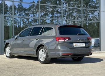 Volkswagen Passat B8 Variant Facelifting 2.0 TDI SCR 150KM 2020 Volkswagen Passat Variant Led, Navi, Grzane fotele, zdjęcie 6