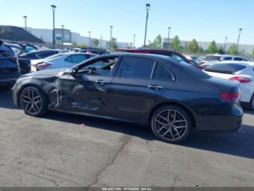 Mercedes Klasa E W213 2022 Mercedes-Benz Klasa E 350 2022 2.0l 2.0 Benzyna 255KM, zdjęcie 2