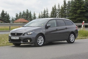 Peugeot 308 II SW Facelifting 1.2 PureTech 110KM 2018 Peugeot 308 1.2 Turbo doinwestowany hak nawigacja, zdjęcie 1
