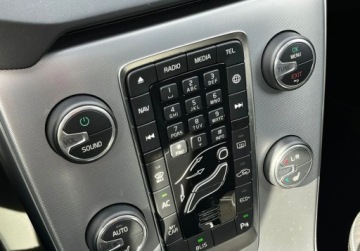 Volvo V40 II Hatchback Facelifting 2.0 T4 190KM 2018 Volvo V40 V40 190 KM Momentum Led Panorama Kamera Navi Tempomat Salon Pols, zdjęcie 20