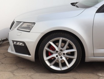 Skoda Octavia III RS Kombi Facelifting 2.0 TDI 184KM 2017 Skoda Octavia RS 2.0 TDI, 181 KM, Navi, Klima, zdjęcie 12