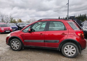 Suzuki SX4 I Hatchback Facelifting 1.6 VVT 120KM 2012 Suzuki SX4 I rej 2013r, 1.6 Benzyna. Uszkodzony. Poobijany. Jezdzi. 1.6, zdjęcie 17