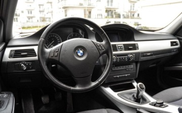 BMW Seria 3 E90-91-92-93 Limuzyna E90 318i 143KM 2010 BMW Seria 3 Lift 2010 r. Bezwypadkowy 2.0 Benzyna 143KM, zdjęcie 8